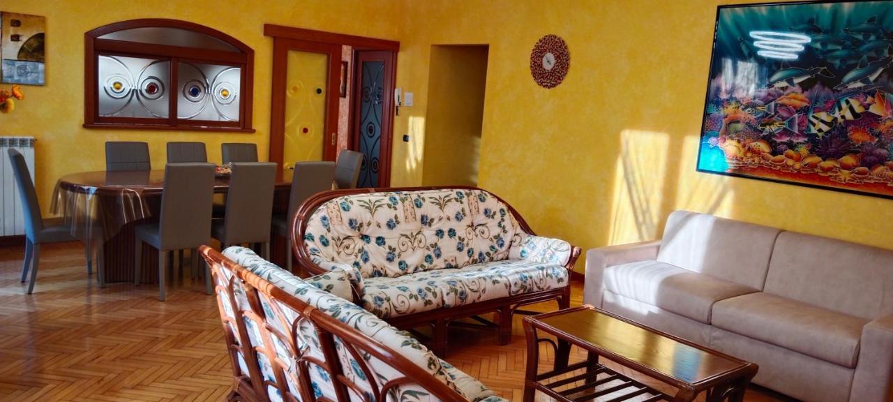 Luxe Apartment Near Milano, Rho Fiera E Mxp Busto Arsizio Bagian luar foto