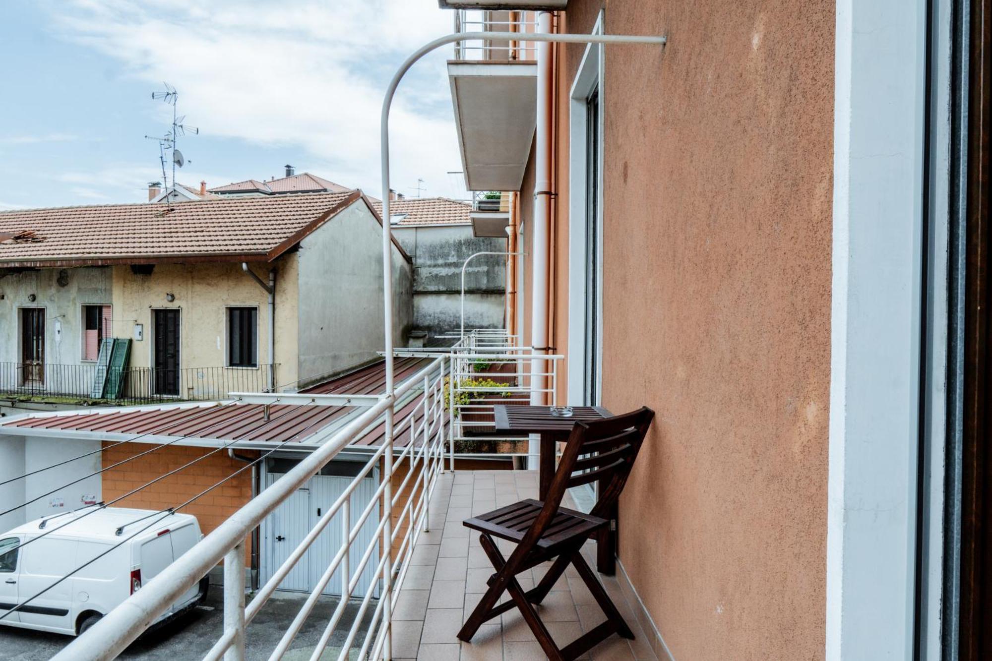 Luxe Apartment Near Milano, Rho Fiera E Mxp Busto Arsizio Bagian luar foto