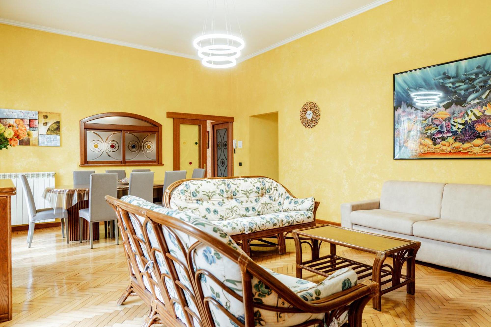 Luxe Apartment Near Milano, Rho Fiera E Mxp Busto Arsizio Bagian luar foto