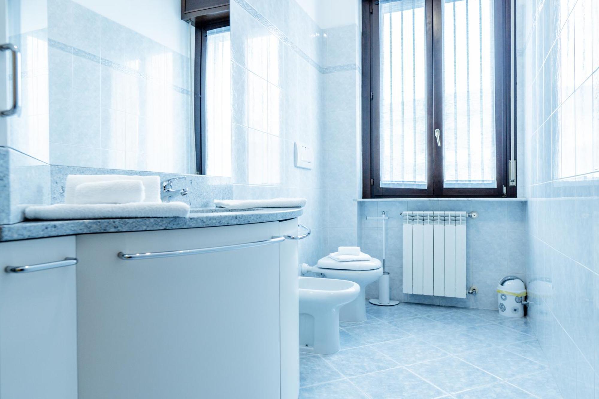 Luxe Apartment Near Milano, Rho Fiera E Mxp Busto Arsizio Bagian luar foto