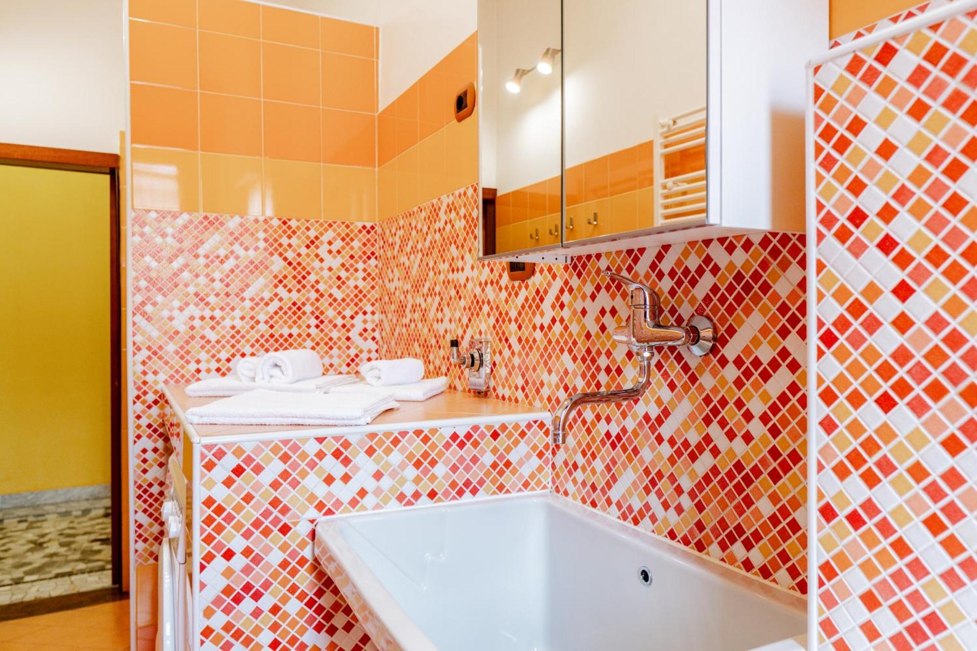 Luxe Apartment Near Milano, Rho Fiera E Mxp Busto Arsizio Bagian luar foto