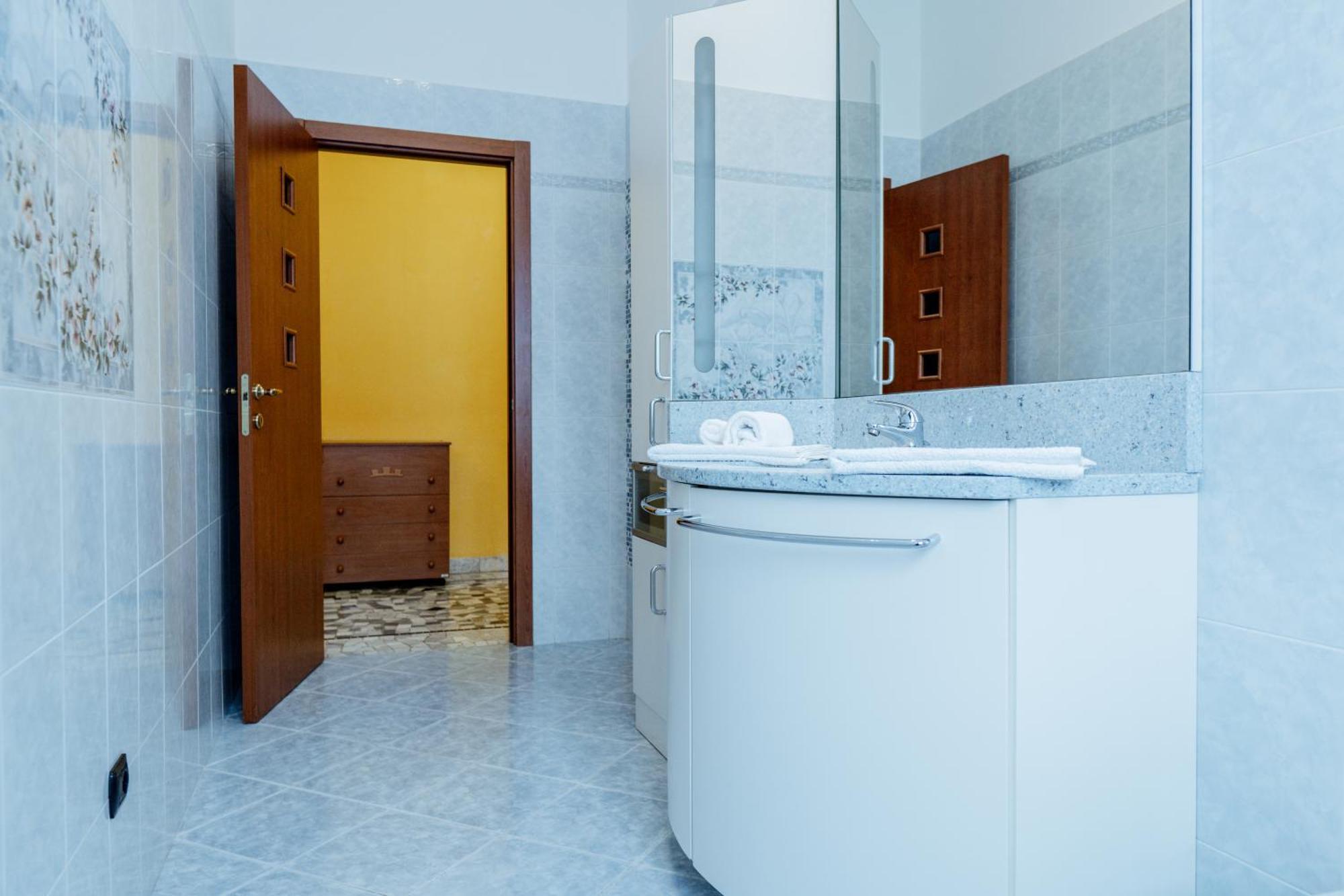 Luxe Apartment Near Milano, Rho Fiera E Mxp Busto Arsizio Bagian luar foto