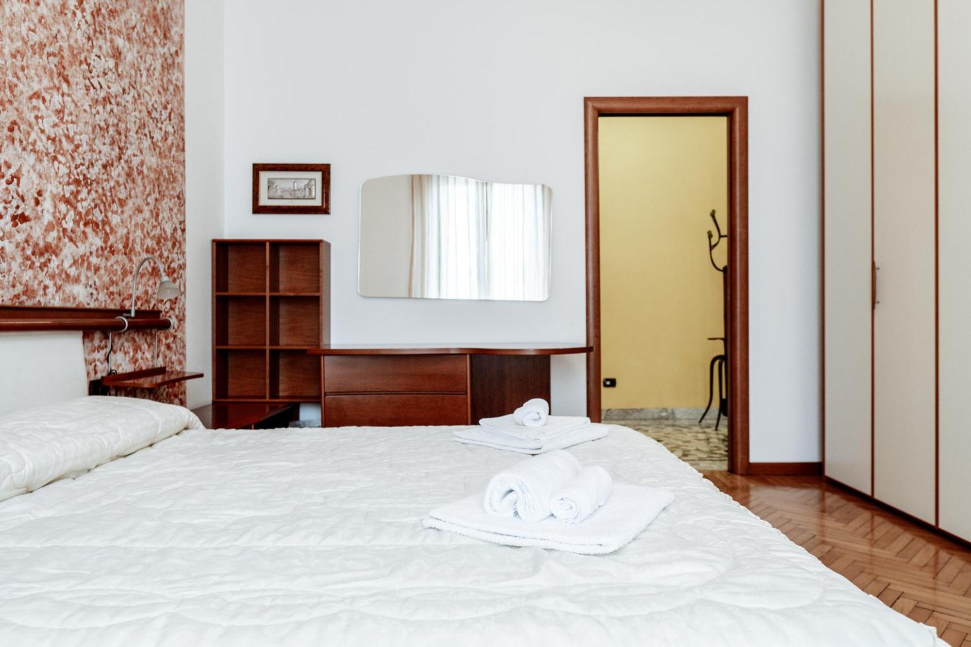 Luxe Apartment Near Milano, Rho Fiera E Mxp Busto Arsizio Bagian luar foto